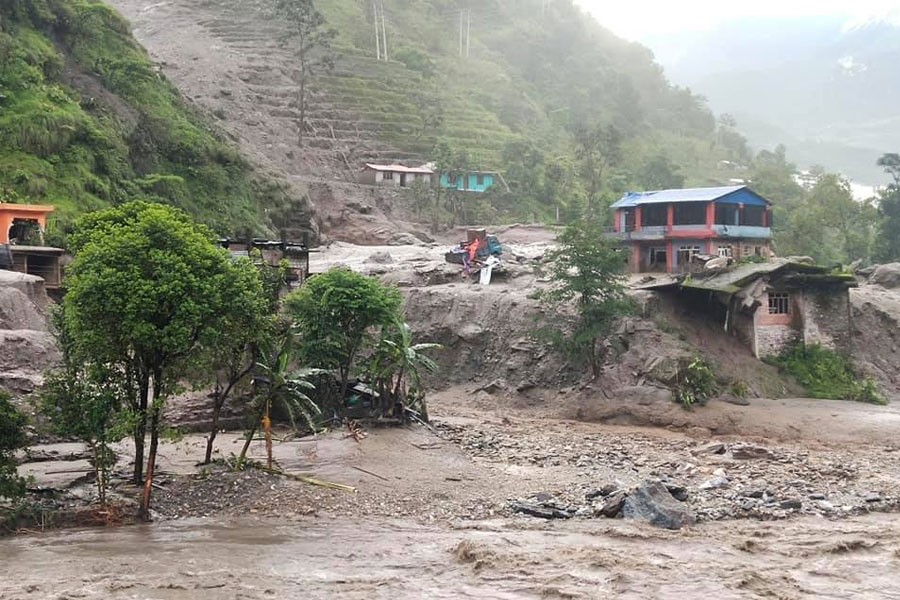 सिन्धुपाल्चोकमा बाढीको कारण दुईको मृत्यु, १४ बेपत्ता