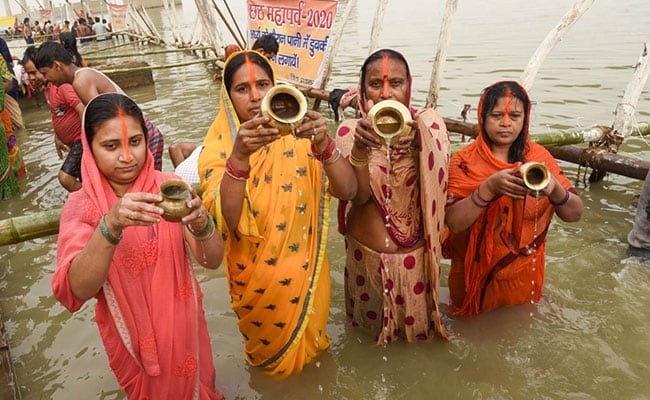 आज छठ पर्व, अस्ताउँदो सूर्यलाई अर्घ दिएर मनाइँदै