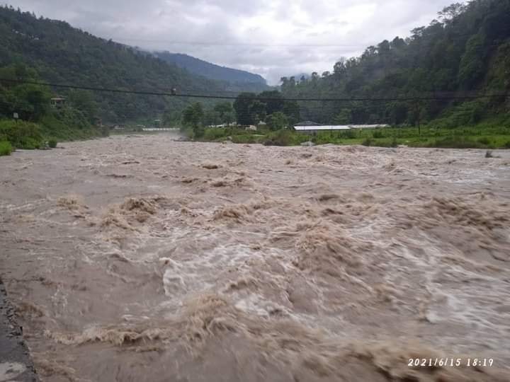 महाकाली नदीको बाढीले १५ घर डुबानमा