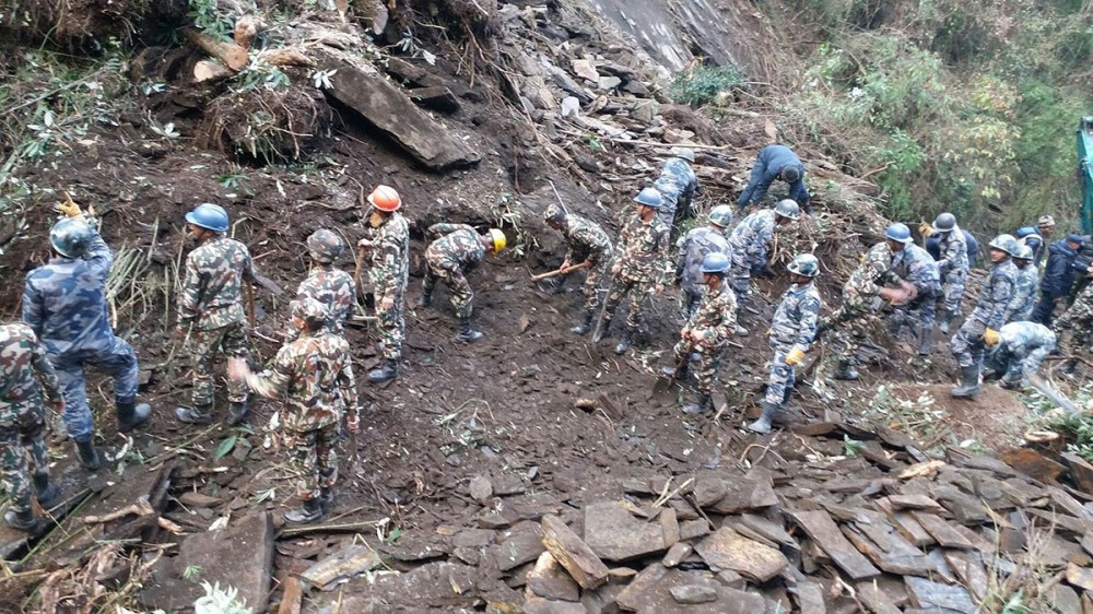 धादिङको पहिरोमा पुरिएकाहरु अझै भेटिएनन्