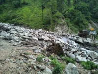 कालीकोटमा पहिरोले कर्णाली राजमार्ग अवरुद्ध, सयौं यात्रु अलपत्र