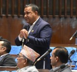 शिशिर खनालको प्रधानमन्त्रीलाई सल्लाह:  एक पटक ‘हाउ डेमोक्रेसी डाइज्’ किताब पढ्नुस्