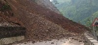 पहिरोले तातोपानी नाका पूर्णरूपमा अवरुद्ध