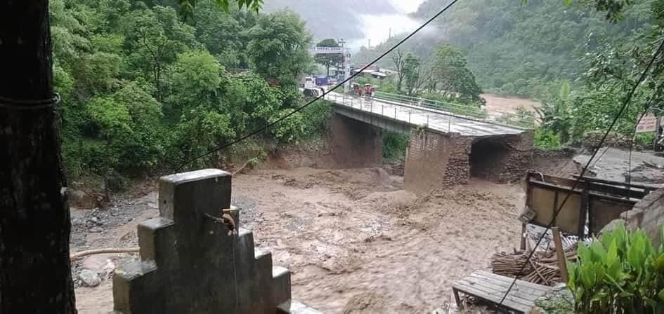 धादिङमा पहिरोमा पुरिएर एकै घरका ३ जनाको मृत्यु