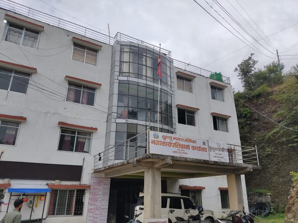 दुल्लु नगरपालिकाले भन्यो : समयमै विद्यार्थी भर्ना गर्नु 
