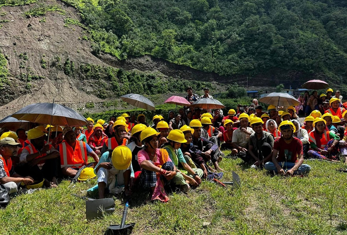 भूकम्प प्रभावित क्षेत्रको सडक स्तरोन्नति  गर्न स्थानीय परिचालन