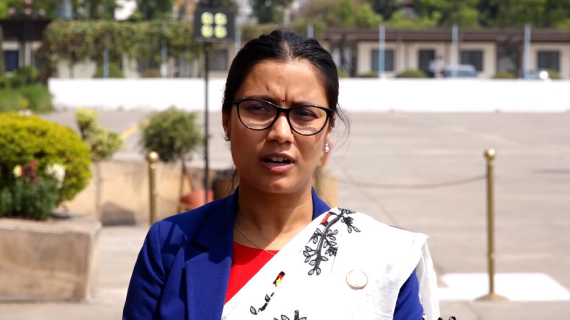 "मानव तस्करीविरुद्ध बोल्दा संसदबाट निकालिन्छ भने निकाल्नुस् : सोबिता गौतम"