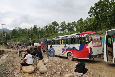 बुटवल–नारायणगढ सडकखण्ड बाढीका कारण पूर्ण अवरुद्ध