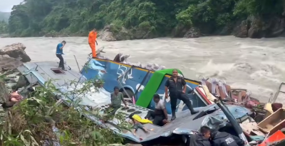 तनहुँको आबुँखैरेनीमा भएको बस दुर्घटनामा ज्यान गुमाएका १८ जनाको शव निकालियो