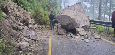 निरन्तरको वर्षाले हेटौँडा-चोभार सडकखण्ड अवरुद्ध