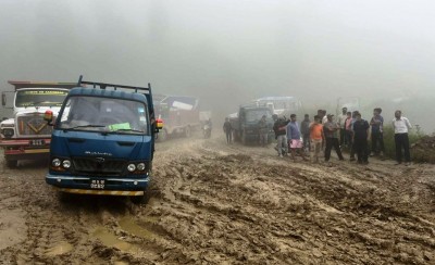 सडक मर्मत गर्न धुलिखेल-खावा सडकमा दुई दिन गाडी सञ्चालनमा रोक