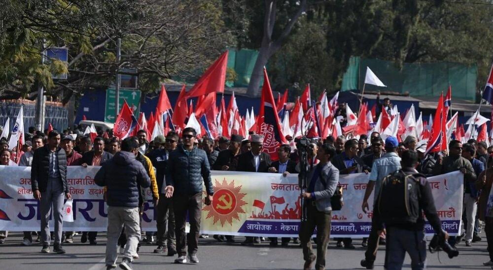 एमालेको दरबारमार्गमा हुने जागरणसभाका लागि र्‍याली सुरू