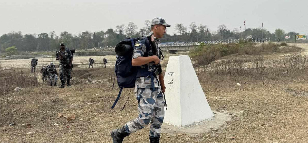 सशस्त्रको एक पल्टुनको एक फौज २४सै घण्टा सीमा गस्तीमा