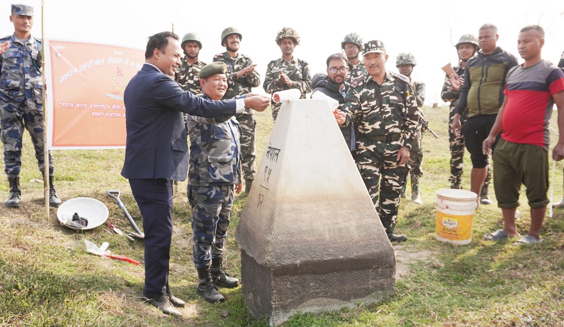 सीमास्तम्भ मर्मत तथा रङरोगन सुरु