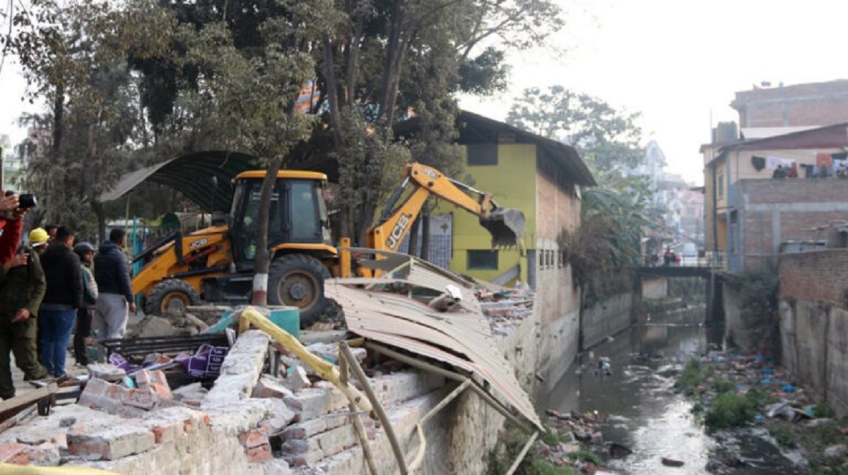 विष्णुमती करिडोरमा  सञ्चालन भएका ८२ टहरा हटाइयो